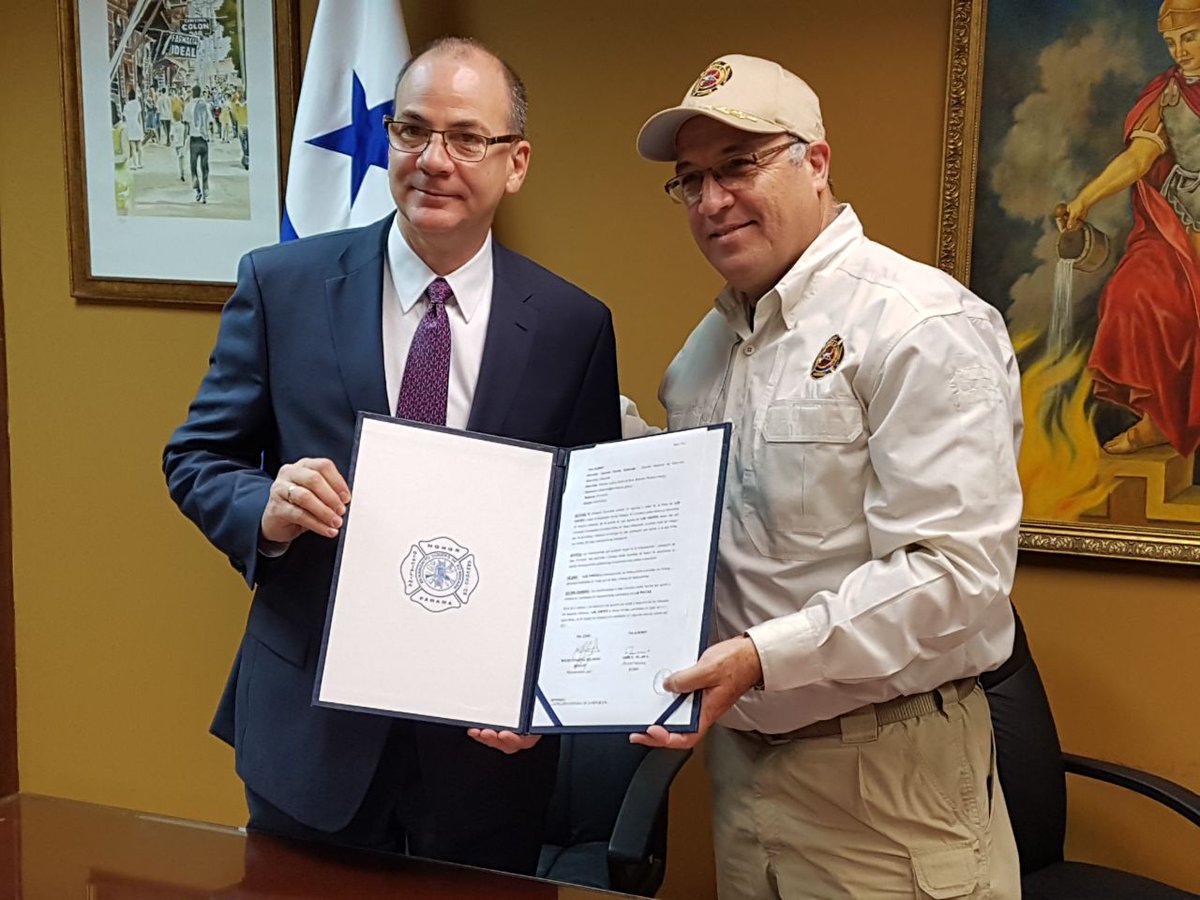 Nuestra institución firma convenio con <a href="/aespanama/">AES Panamá</a> para la reparación del Cuartel Thomas J. Butler en Arco Iris, Colón. <a href="/bomberoscolon/">bomberoscolon</a>