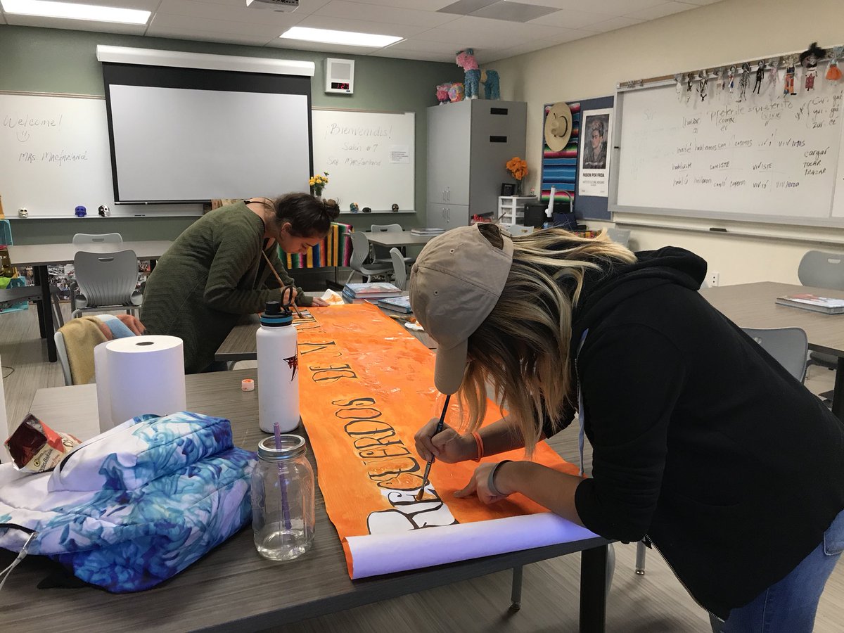 buya74's tweet photo. Getting ready for Dia de los muertos 💀 SSSp 3C #dayofthedead #traditions #IDEACenterHS https://t.co/m6ICe0LjSM