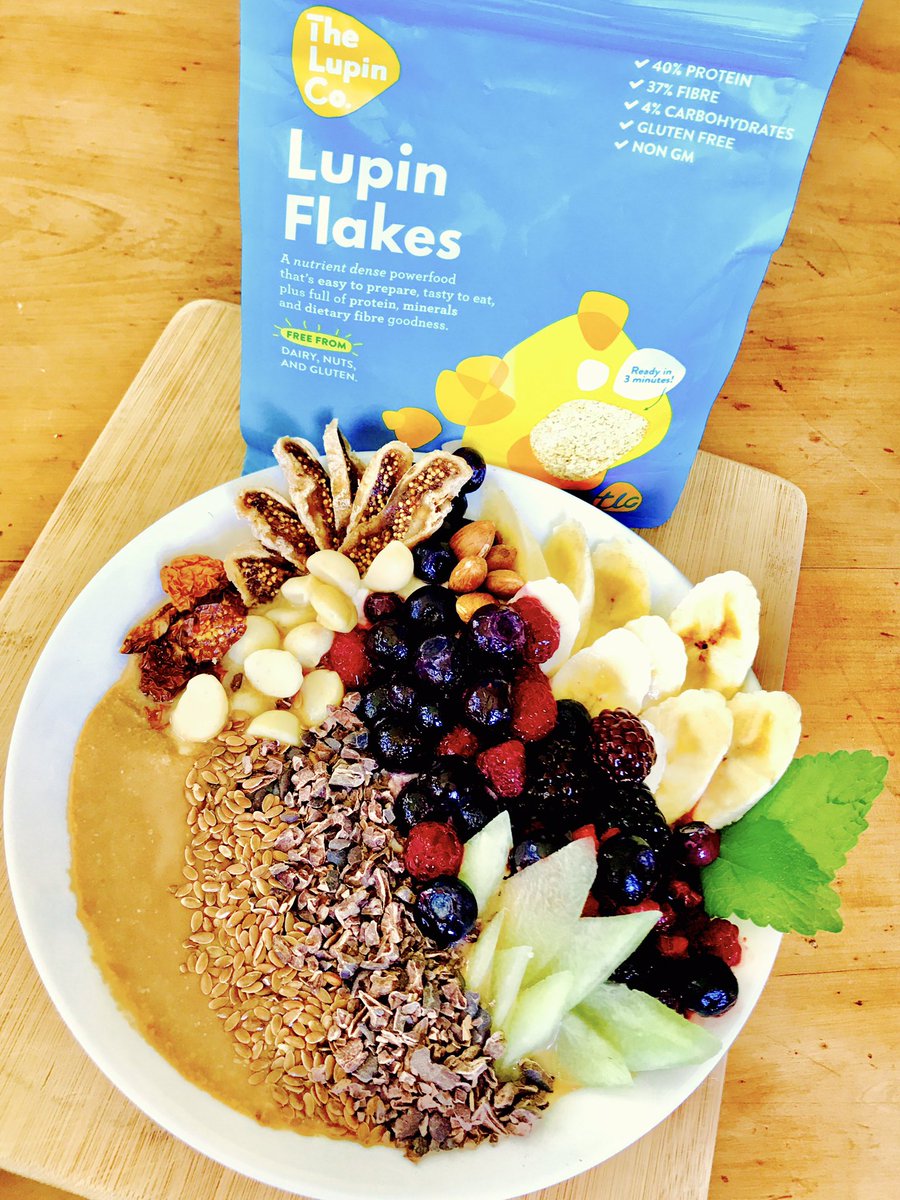 SharaGillow's tweet photo. #experimenting 😃🍌🍈🍯🍒🌿#smoothiebowl #superfood   #coconutcream #cacao #cacaonibs #incaberries #macadamianuts #almonds #lupinflakes  #bananas https://t.co/6thbCSPsP4