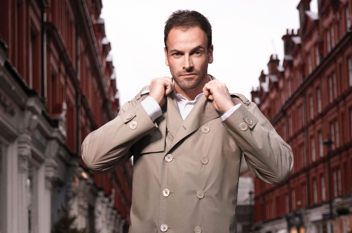 Elementary_CBS's tweet photo. Need a last-minute #Halloween costume? Why not go as your favorite detective? https://t.co/FRvycJOqf4 🕵️  #Elementary https://t.co/RoOQW1OUen