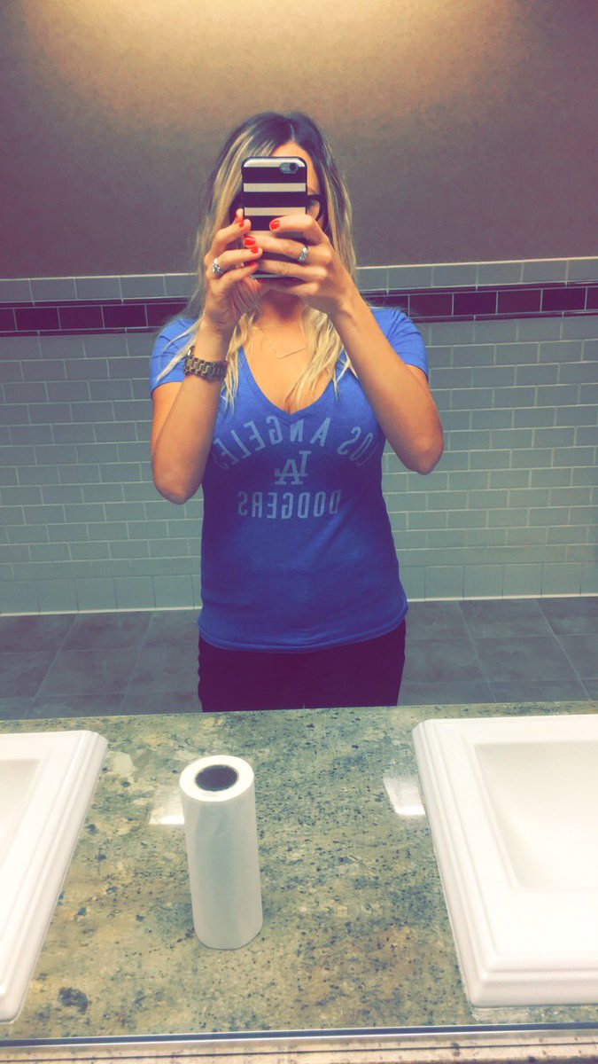 morasee's tweet photo. Casual Friday in the office #Yuknowit #dodgers @DodgersNation https://t.co/EGymciuUxO