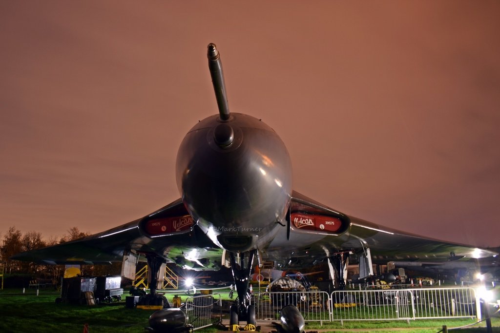 sirlordio's tweet photo. Night Shoot 27/10/17 #ema #emaairport #egnx #avgeek #potn #aviation #avro #vulcan #XM575 #long #exposure #aeropark… https://t.co/2FXkHoIgrn https://t.co/bIOrezSHKZ