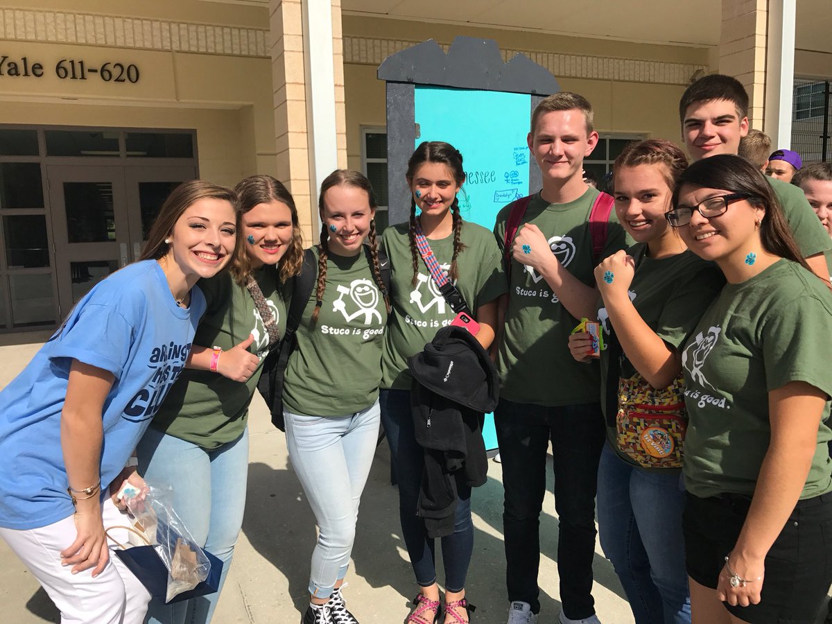 AHS_4_SASC's tweet photo. Making new friends! #ahs4sasc #sasc2017 https://t.co/w4qDQFPFAE