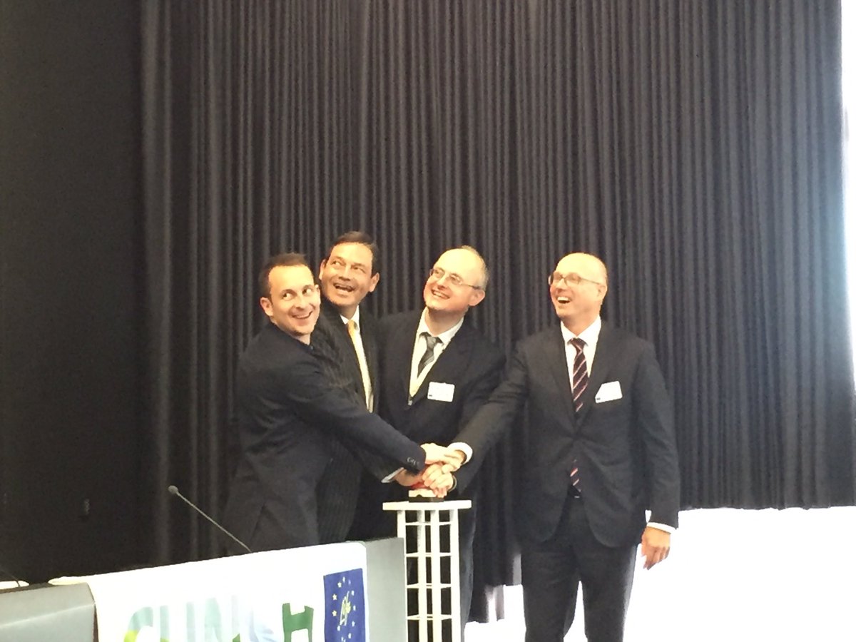 BLN_tweets's tweet photo. Trots op ambassadeurs CLINSH die investeren in vergroeningstechnieken &amp; meten a/d pijp. Mooie demonstratie spits Essex, die voor de deur lag https://t.co/fz6aMht5KU