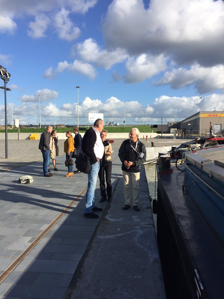 BLN_tweets's tweet photo. Trots op ambassadeurs CLINSH die investeren in vergroeningstechnieken &amp; meten a/d pijp. Mooie demonstratie spits Essex, die voor de deur lag https://t.co/fz6aMht5KU