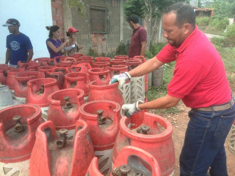 Dmetropolitano's tweet photo. #NotiLocales| Gas Comunal realizó jornada especial de abastecimiento en Anzoátegui https://t.co/03aIveuB4p https://t.co/pbOOsyfErm