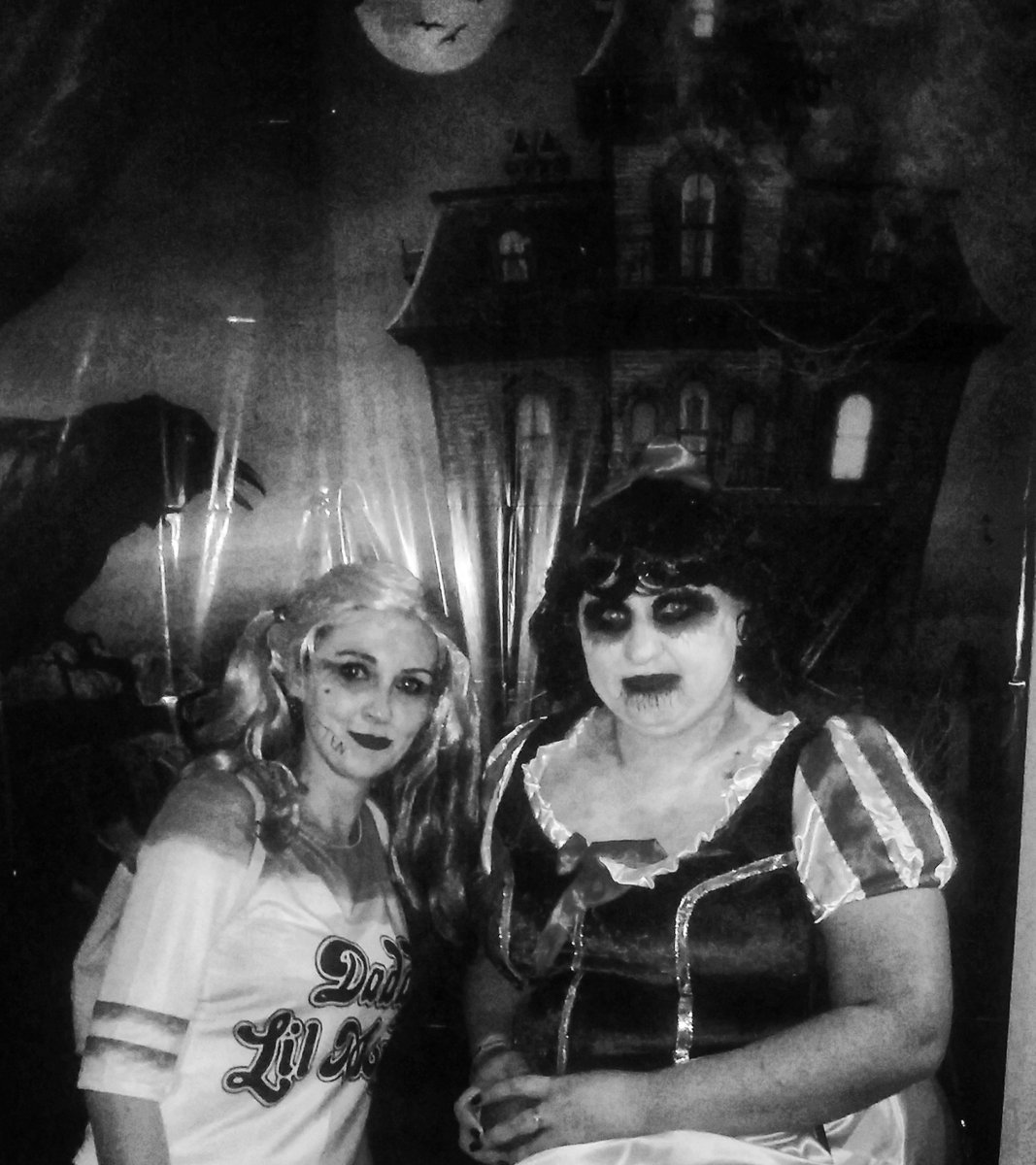 KayleighMBunker's tweet photo. #FridayBeforeHalloween https://t.co/QUumRWMARo