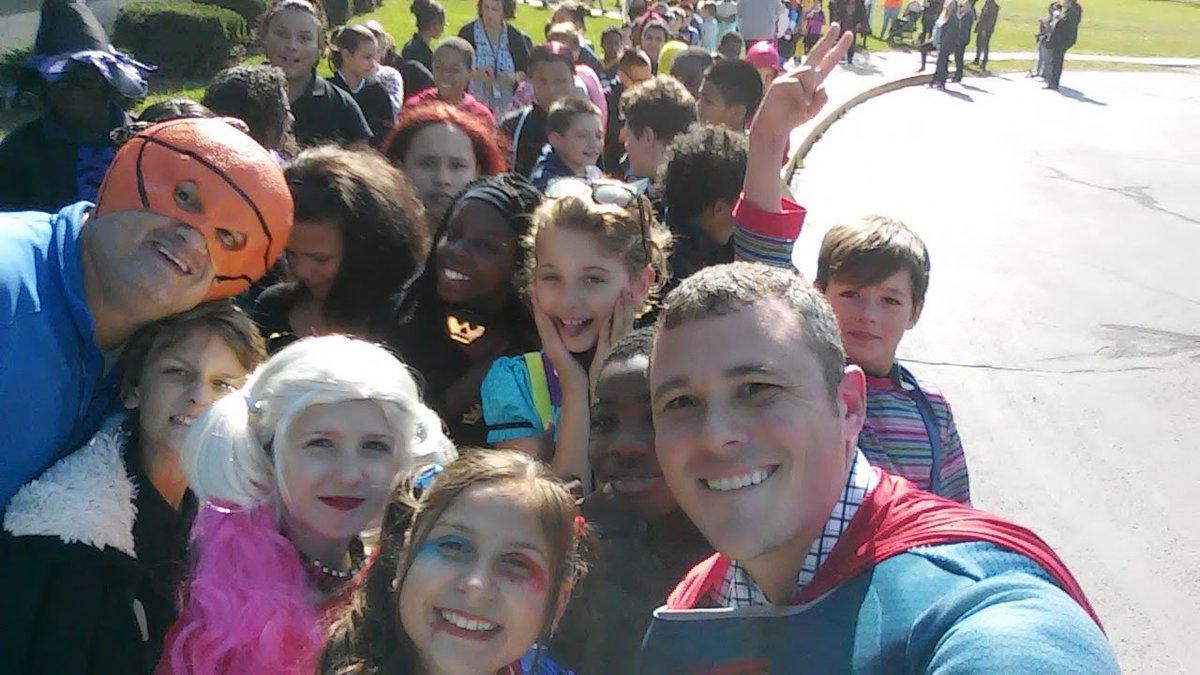 LCSHSRice's tweet photo. HSR Fall Festival Parade..#SelfieStickFriday..#FallParade https://t.co/IWHjSKdbOt