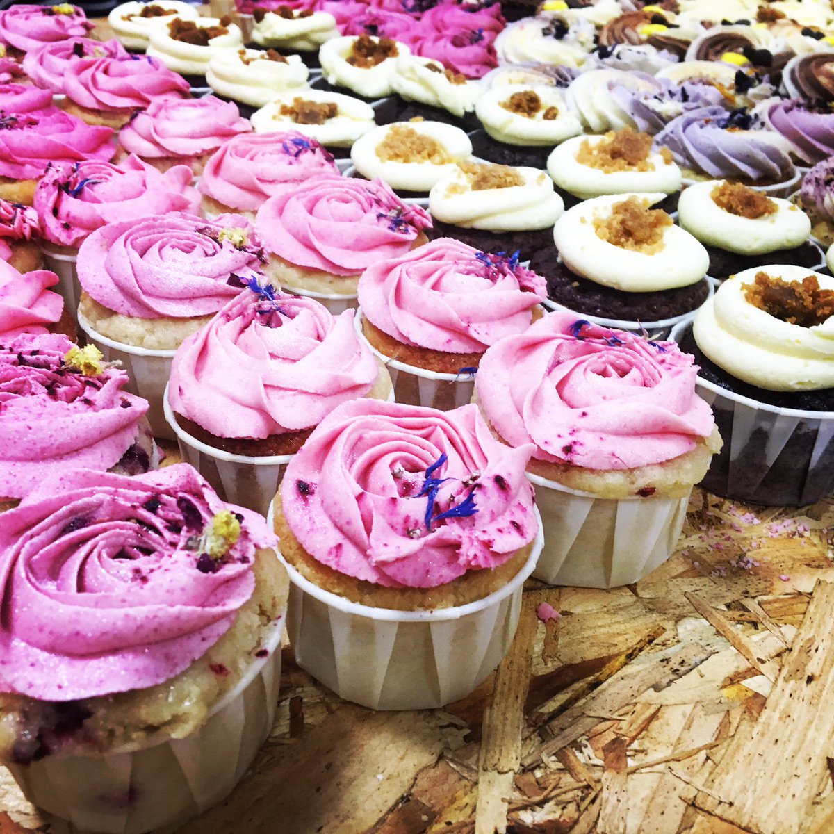 Dutch Weed burgers, cashew camembert, unicorn cupcakes #vegfest by <a href="/TatumDeRoeck/">Tatum De Roeck</a> on <a href="/WandsworthRadio/">wandsworthradio</a> foodie blog bit.ly/2ySfTj2