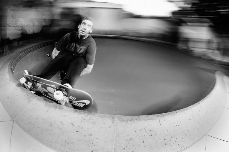 t_h_i_s______'s tweet photo. ⚡️HOY⚡️  conoce el trabajo fotográfico  de una leyenda del skate
- ARTO SAARI - en #rabiosobowl Presentado x #volcomlatam https://t.co/LguPsHRfw6