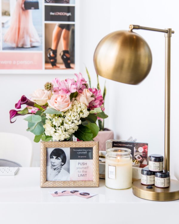 theLONDONmethod's tweet photo. This week's fall recipe: fresh blooms, the perfect harvest candle, and a trip to the London Method! https://t.co/nCXCNTJcYI