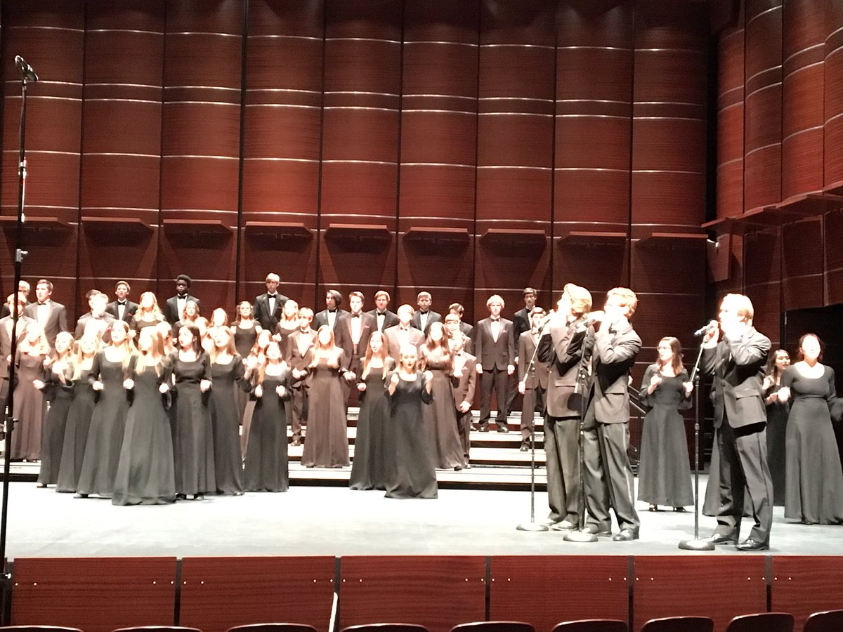 RachelReads155's tweet photo. A Capella choir rocks the house at IL-ACDA Fall Convention#PRexperience https://t.co/vzes2lizWA