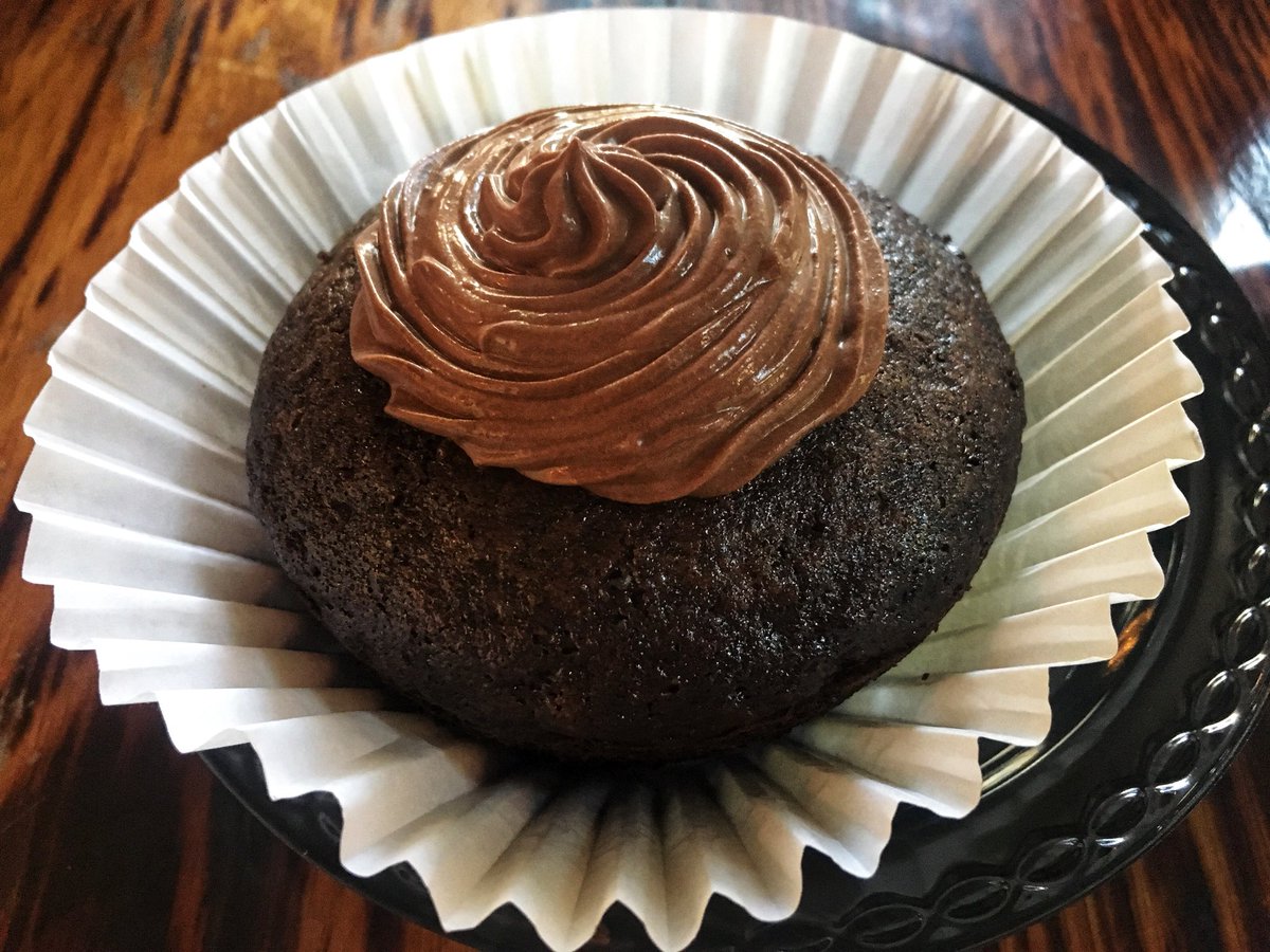 Cupcakes doble chocolate para llevar 🍫 #veganos #planbased en #culinariavegetal Mérida 140, Roma Norte #CDMX