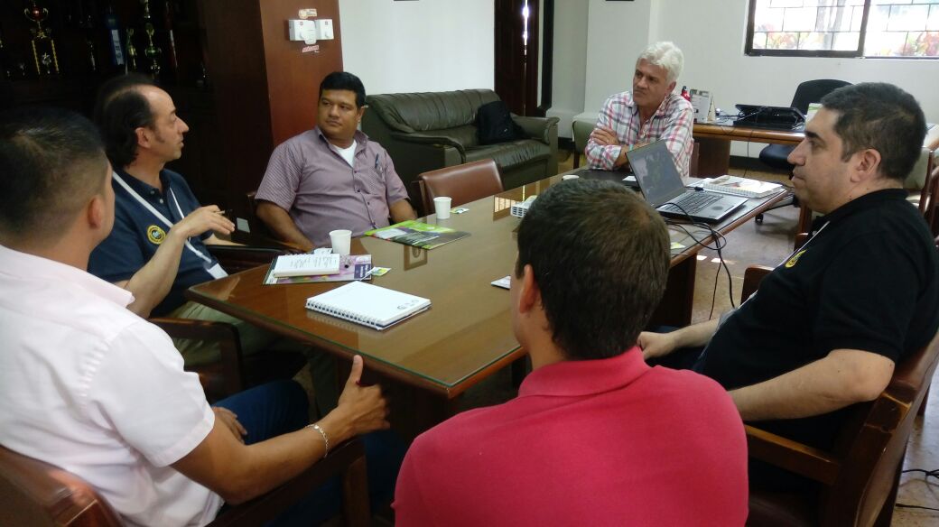 SomosAGROSAVIA's tweet photo. @prevenzia de Chile interesados en nuestro ganado Hartón del Valle en el #CIPalmira https://t.co/cVZzN3cf7i