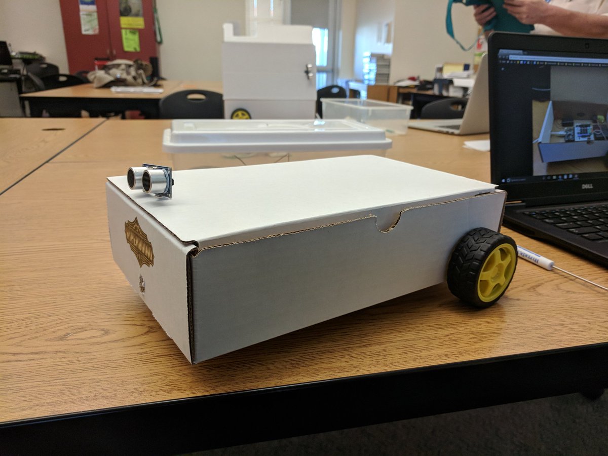 STEMCORNER's tweet image. Building a #smartcar with #microbit and #hyperduino#fallcue17