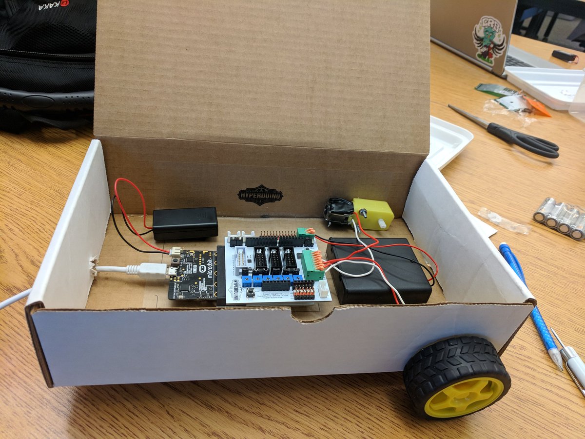 STEMCORNER's tweet image. Building a #smartcar with #microbit and #hyperduino#fallcue17