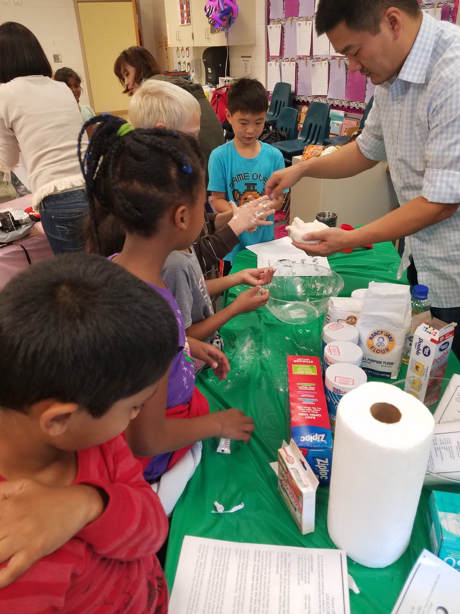 TeacherGant's tweet photo. Mad Science was a HUGE success!! #funingrade2 https://t.co/y7pn0Vs8Q4