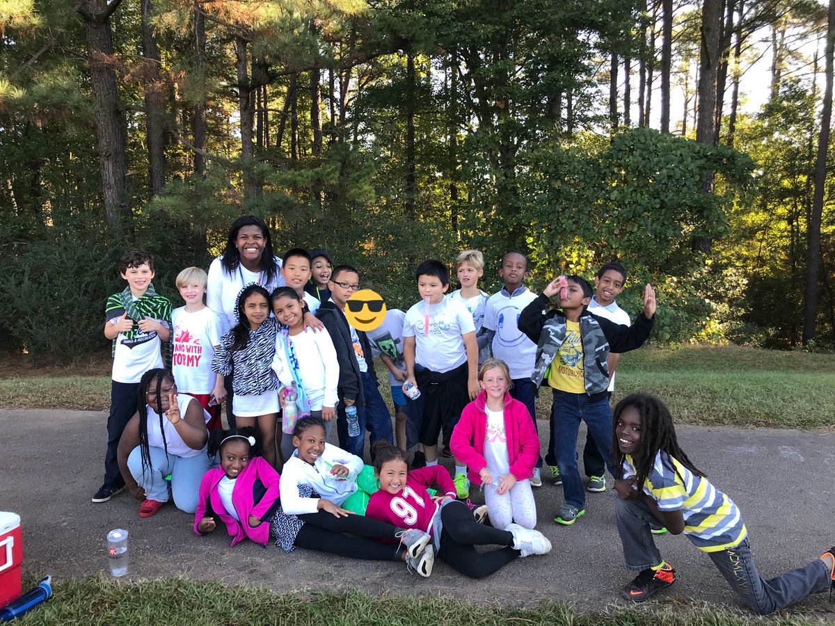 CGreensLeaders's tweet photo. Super proud of these awesome trackstars today at the gator gallop!! #goteamwhite https://t.co/cbYt2wTUJo