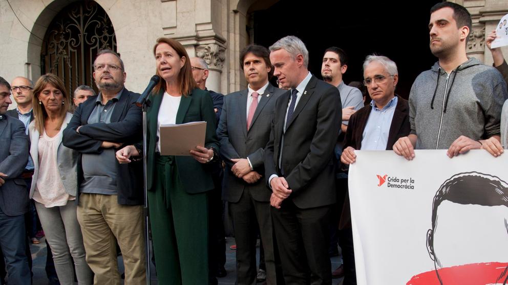 LaVanguardia's tweet photo. CiU y PSC rompen su pacto en Girona tras la DUI https://t.co/Yhip0V5Rlc https://t.co/wNfVy1X00g