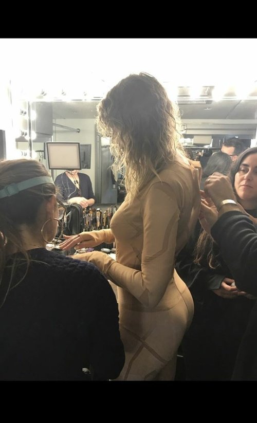 SwiftKingdom13's tweet photo. I was NOT ready for this Beauty😍😍😍
#Readyf https://t.co/z24gXXCF1Q