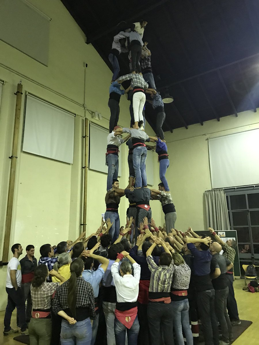 SagalsdOsona's tweet photo. Celebrem la República amb el primer 5d7 net SENCER de la nostra història! #vaquestabé #5NlaCatedraldeVic #castellers #sevabeunfoyon https://t.co/o8exZDN6eF