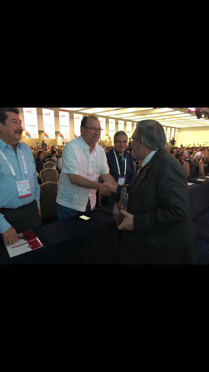 alvarocordon61's tweet photo. #ConvencionImcp Lic.  Alvaro Cordon y CP Fernando Taboada con el presidente  de SJN  Lic Luis Maria Aguilar Morales https://t.co/XK2zuOahGB