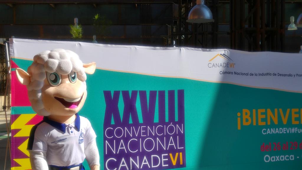 Ervingcirculo's tweet photo. #CocoCordero y directivos de @AcreimexOficial presentes en la XXVIII Convencion Nal de @canadevi @CANADEVINAC https://t.co/cAZAxpfN1U