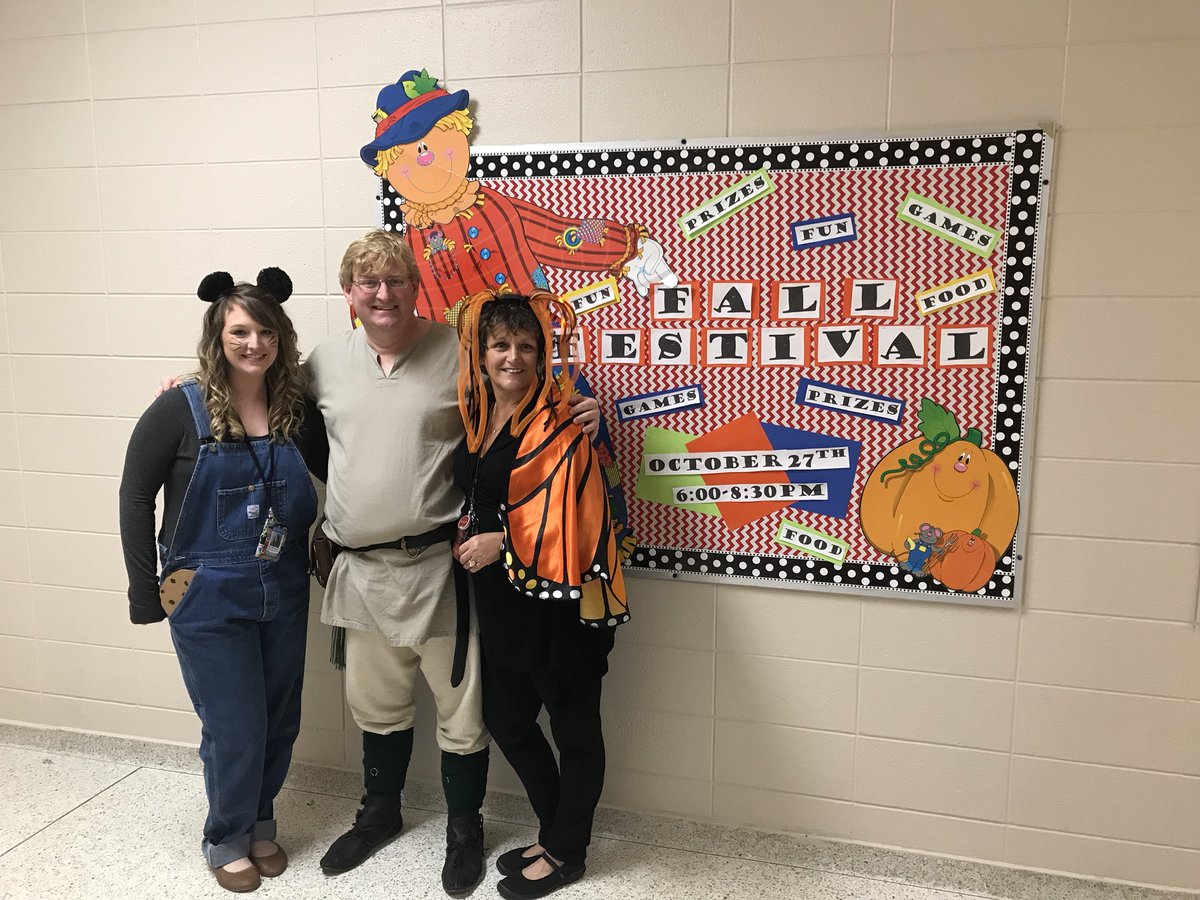 “Give a Mouse a Cookie” “Butterflies” and “Robin Hood” are ready for Fall Festival <a href="/BoonesCreekElem/">Boones Creek Elem</a> Reading  is so much fun!