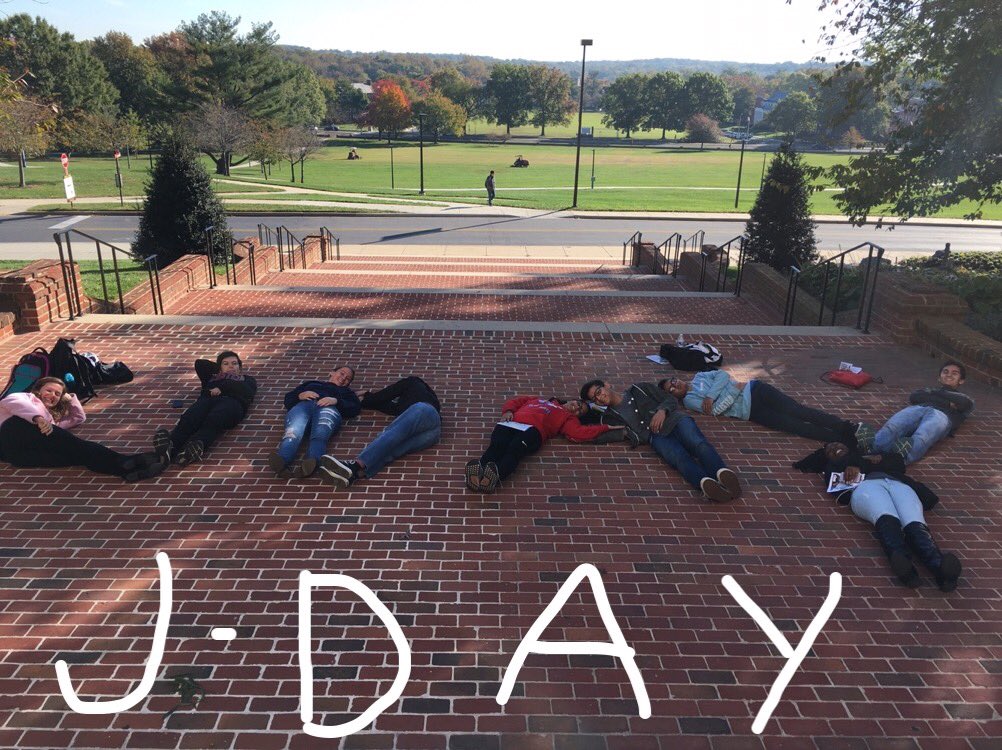 audaudreyaudrey's tweet photo. Titans LOVE Jday! 📝🖋📰 #MDJDay2017 https://t.co/DO1wZRUggB