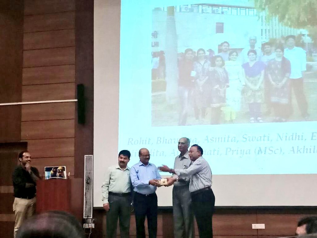 ClassofMNCa4zi's tweet photo. #Chem-Talk-1 today @ThaparUniv in #SCBC by Prof. Ravi Shankar from @iitdelhi #ChemistryDepartment on #InorganicPolymers. Excellent & interactive talk from basics to research - mixed with tips to excel in today's research in TanAudi #LearningBreak https://t.co/UD2xGdmY1G