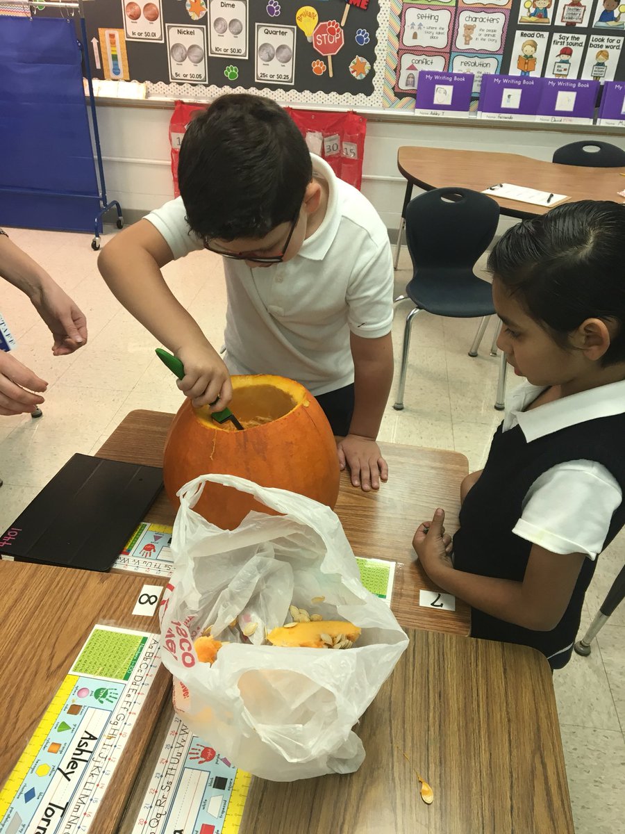 stepholson44's tweet photo. Getting the seeds and guts out before we carve our pumpkins #D83Spartans https://t.co/RYyLUJx3Ps