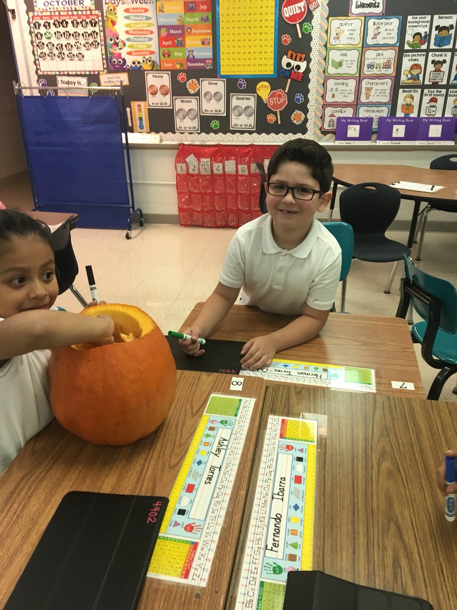 stepholson44's tweet photo. Getting the seeds and guts out before we carve our pumpkins #D83Spartans https://t.co/RYyLUJx3Ps