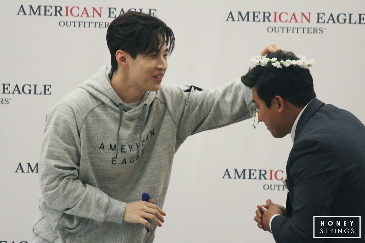honeystrings's tweet photo. 171025 AMERICAN EAGLE SIGN EVENT (PART 1) 4P (no edit , no logo removal , no commercial use ) honeystrings website will be reopen later:) https://t.co/StPrNpbepF