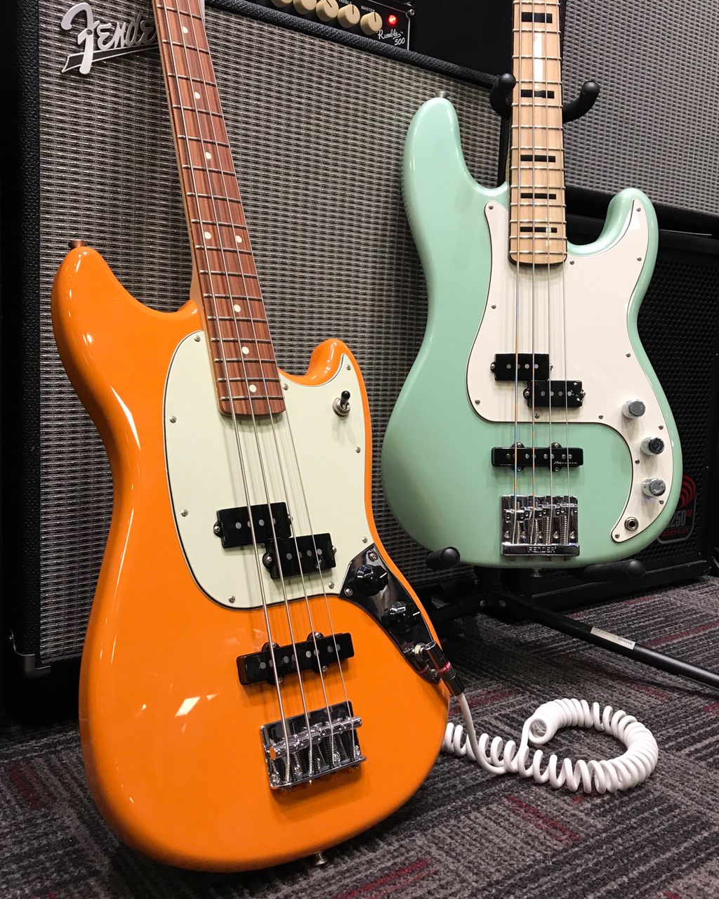 Fender mustang sales bass capri orange
