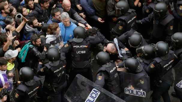 IzquierdaRevol's tweet photo. @EsqRevoluciona @SindicEstudiCat @socialist_world @Socialist_party @SPS_socialist @SocialistParty @SocialistAlt @Socialismebe1 @savonline @LSRCIT @MareasCiudadana @Famelica_legion @quetemuevas @PCE_Vallekas @Vamos_Cat @IU_Madrid @VamosEuskadiOFI @Zurine3 @COSnacional @GanemosCCOO @BombersBCN_CCOO @CoordinadoraBCN @PortuariosCNT @CGTEnsenyament @CGTCatalunya @USTECSTEs @CDRNouBarris @ComiteGracia @DaniCadiz28 @cuppobleactiulh @CUPSabadell ¡¡Abajo el 155 y la represión franquista del PP!!
¡¡La causa de Catalunya es la causa de la clase obrera!!
#Parlament #Independencia #DuiARV https://t.co/lcwZEv4aVC