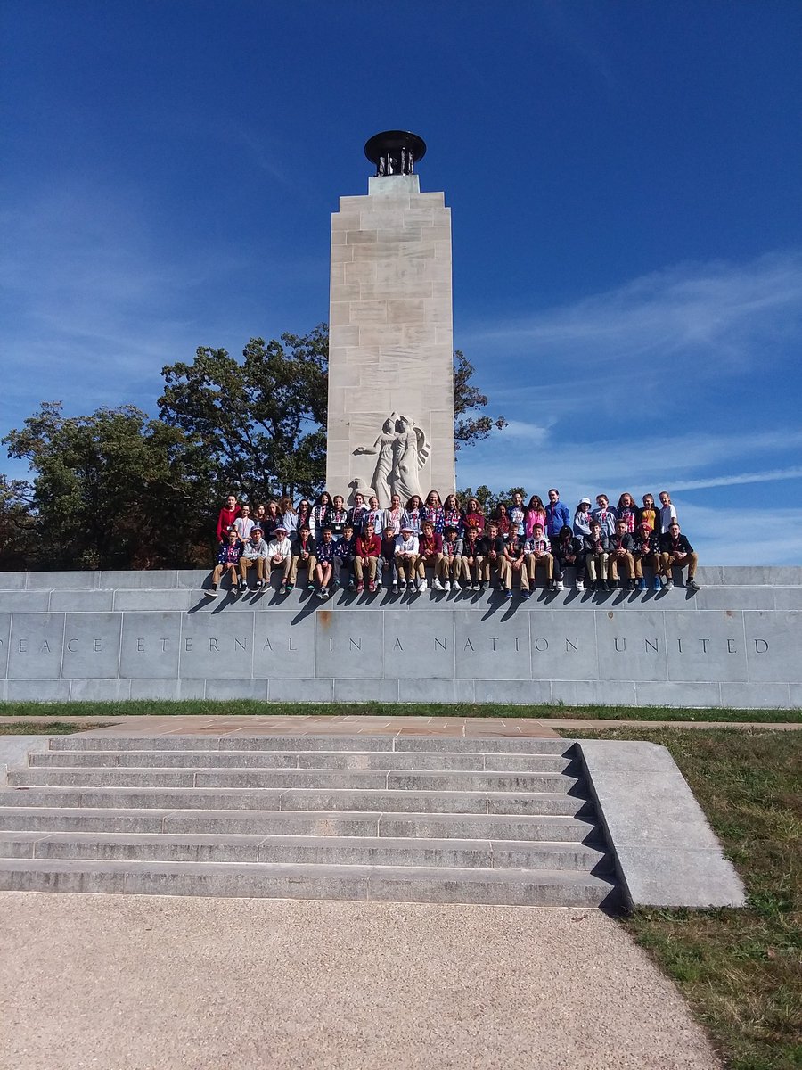 LearwoodDCTrip's tweet photo. What a great group of students! They are learning so much! #bus6rocks https://t.co/F8k33kS7bl