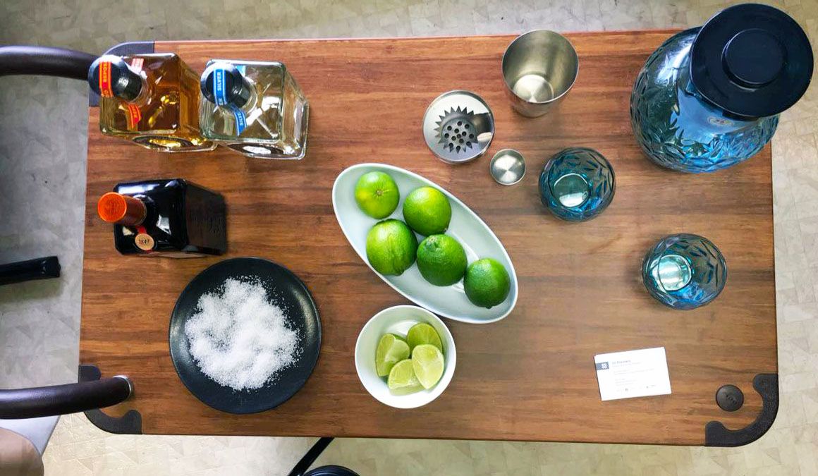 Mogogo_Buffet's tweet photo. A cocktail to remember starts with an interactive customer experience! Happy #Friday!

#CocktailCart #BarCart #WineBart #Catering #Hotels https://t.co/DCmFlUL6La
