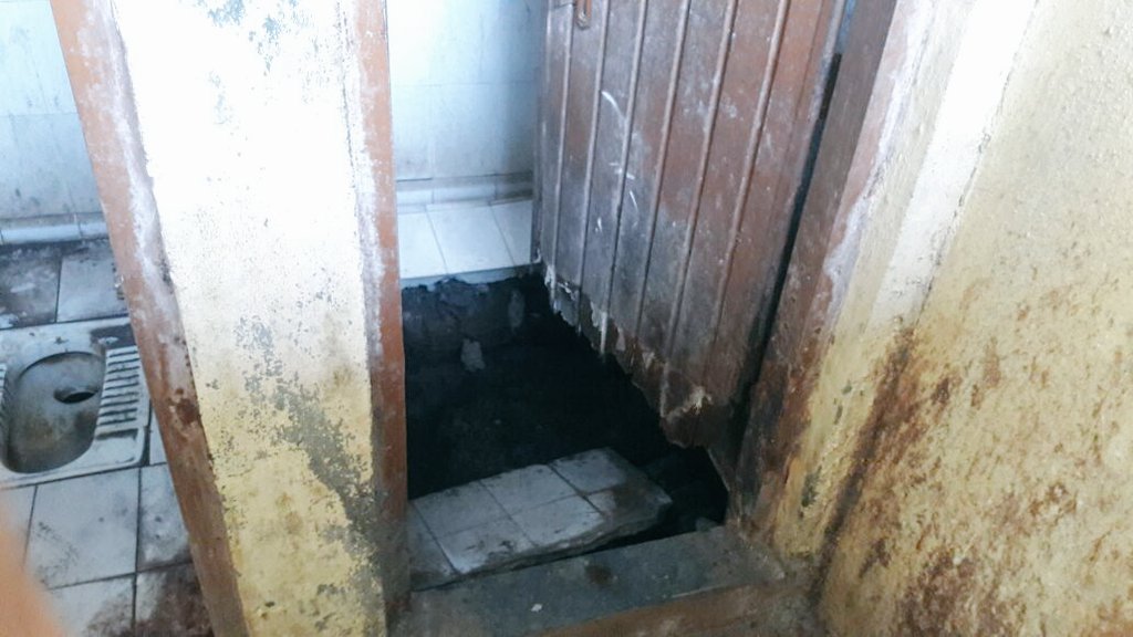 Vijay78732523's tweet photo. Ghatkopar pankeshah baba Darga public toilet https://t.co/z70bukqnWU