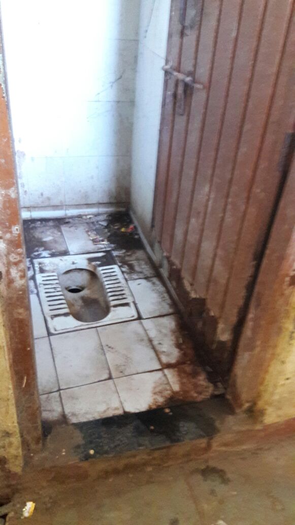 Vijay78732523's tweet photo. Ghatkopar pankeshah baba Darga public toilet https://t.co/z70bukqnWU