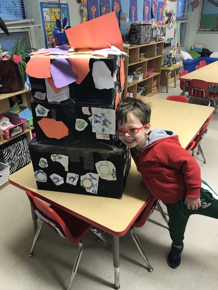 gotagoodbook's tweet photo. Amazing teachers make a vision come to life @TCSArlington. #haunted house for #Halloween #STEAM #handmade #artist #engineer #saveTCS https://t.co/xEtzQtmQhp