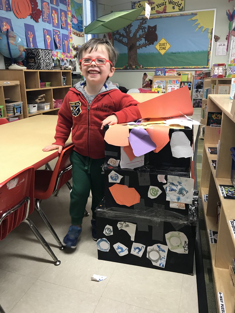 gotagoodbook's tweet photo. Amazing teachers make a vision come to life @TCSArlington. #haunted house for #Halloween #STEAM #handmade #artist #engineer #saveTCS https://t.co/xEtzQtmQhp