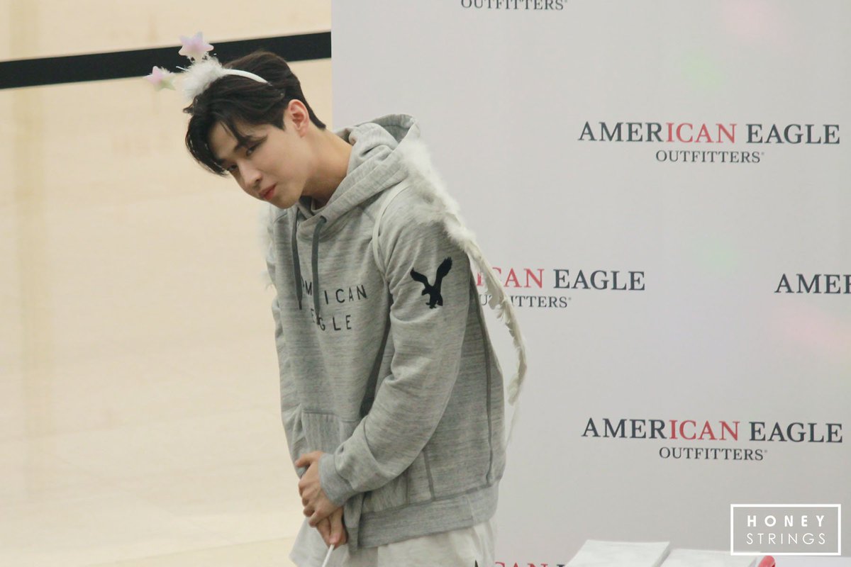 honeystrings's tweet photo. 171025 AMERICAN EAGLE SIGN EVENT (PART 3) 4P (no edit , no logo removal , no commercial use ) honeystrings website will be reopen later:) https://t.co/QD9z99eBNE
