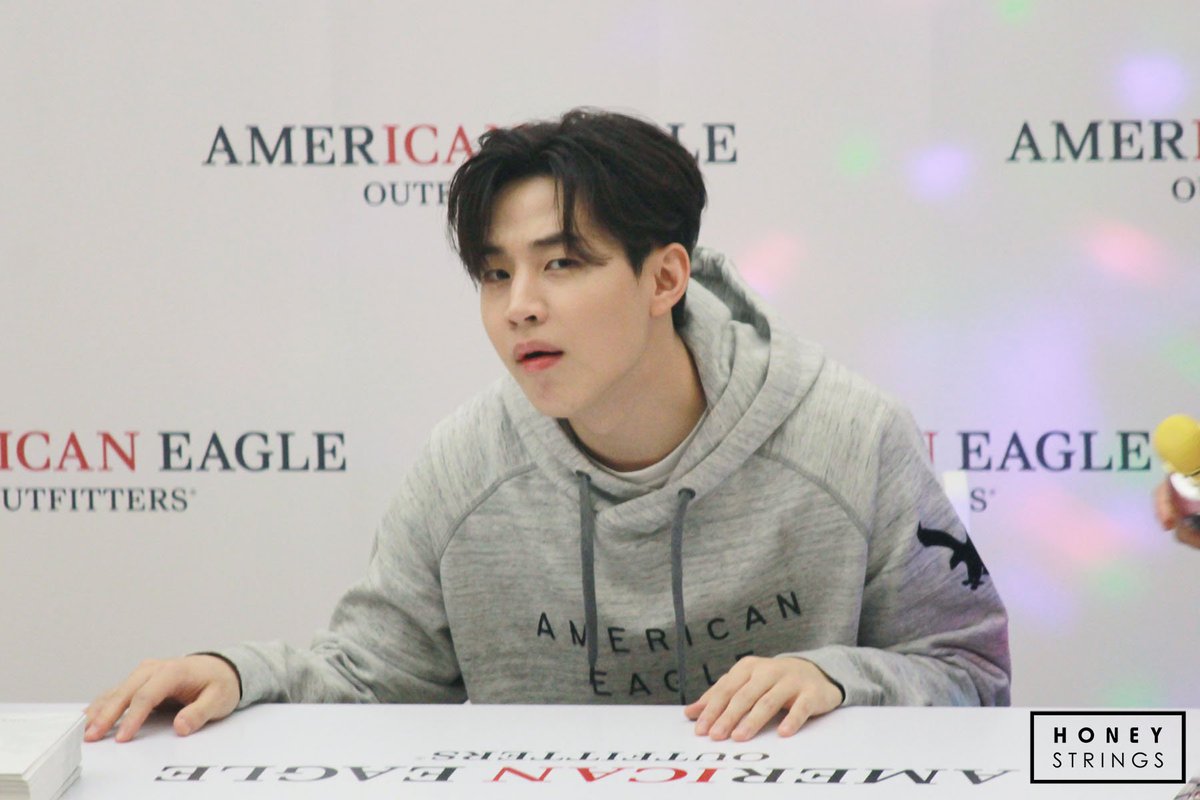 honeystrings's tweet photo. 171025 AMERICAN EAGLE SIGN EVENT (PART 4) 4P (no edit , no logo removal , no commercial use ) honeystrings website will be reopen later:) https://t.co/qxYrWf7U6t