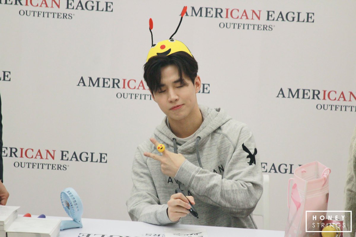 honeystrings's tweet photo. 171025 AMERICAN EAGLE SIGN EVENT (PART 4) 4P (no edit , no logo removal , no commercial use ) honeystrings website will be reopen later:) https://t.co/qxYrWf7U6t