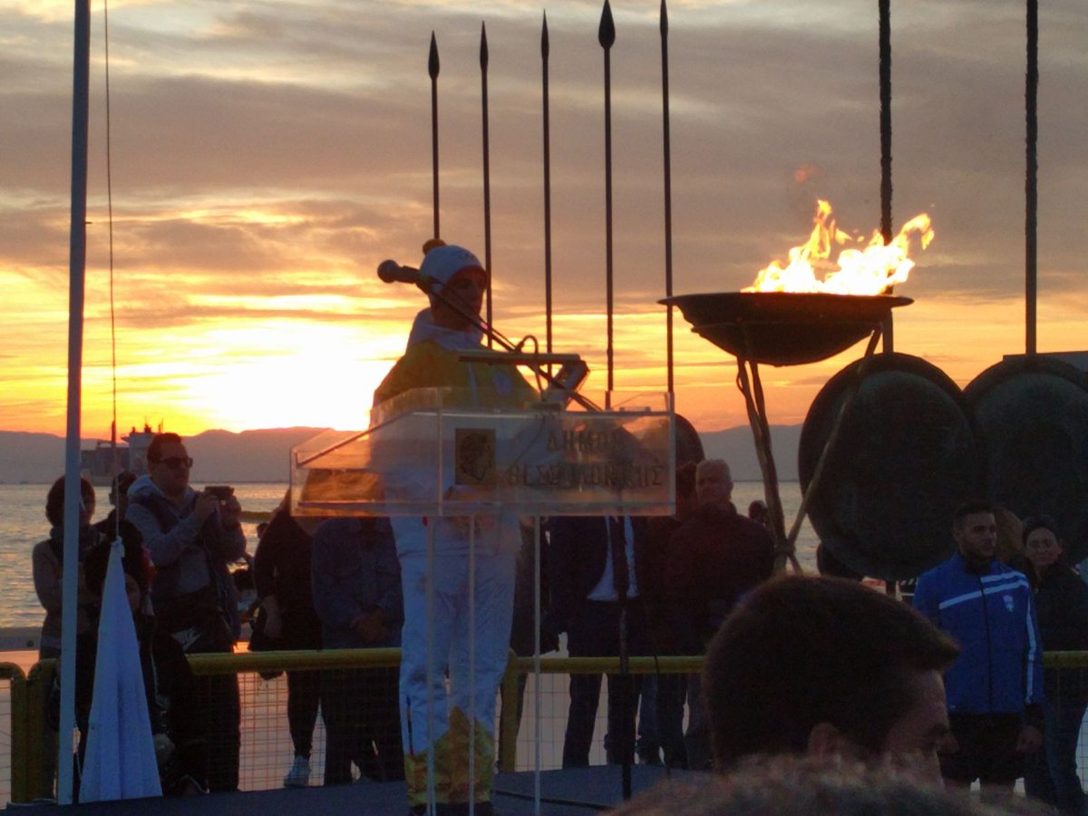 Eu e o sol dando até logo em #Tessaloniki na 🇬🇷  🌞🔥 Bom fim de semana! #RevezamentodaTocha @pyeongchang2018