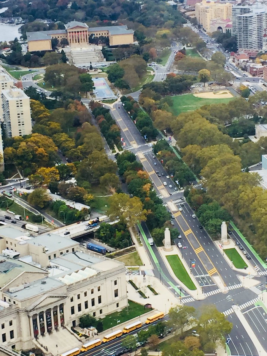 SkyPhiladelphia's tweet photo. Finally some color with this week’s fall foliage update! Enjoy and join us up in the sky @SkyGartenPhilly for sites, bites &amp; brews😊 https://t.co/KSlSVDYi9S