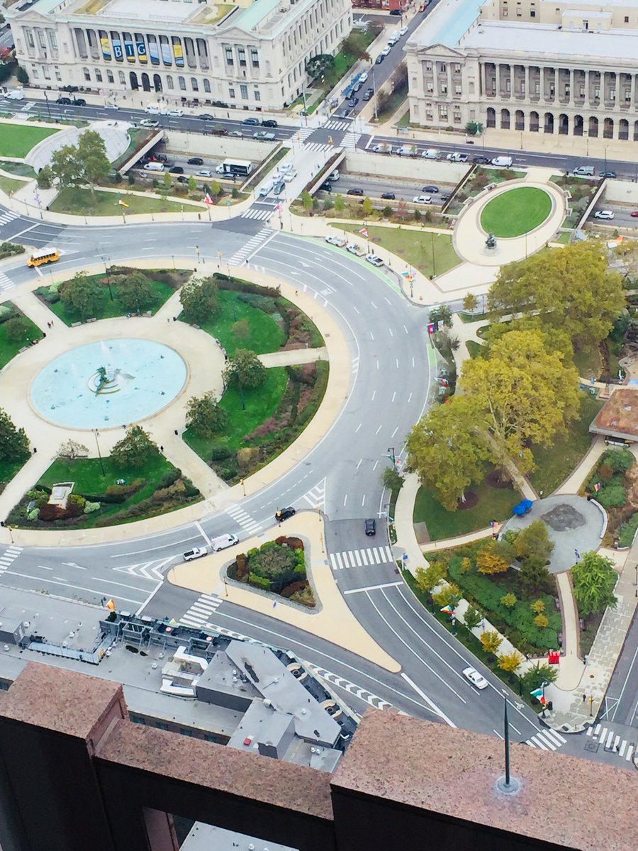 SkyPhiladelphia's tweet photo. Finally some color with this week’s fall foliage update! Enjoy and join us up in the sky @SkyGartenPhilly for sites, bites &amp; brews😊 https://t.co/KSlSVDYi9S