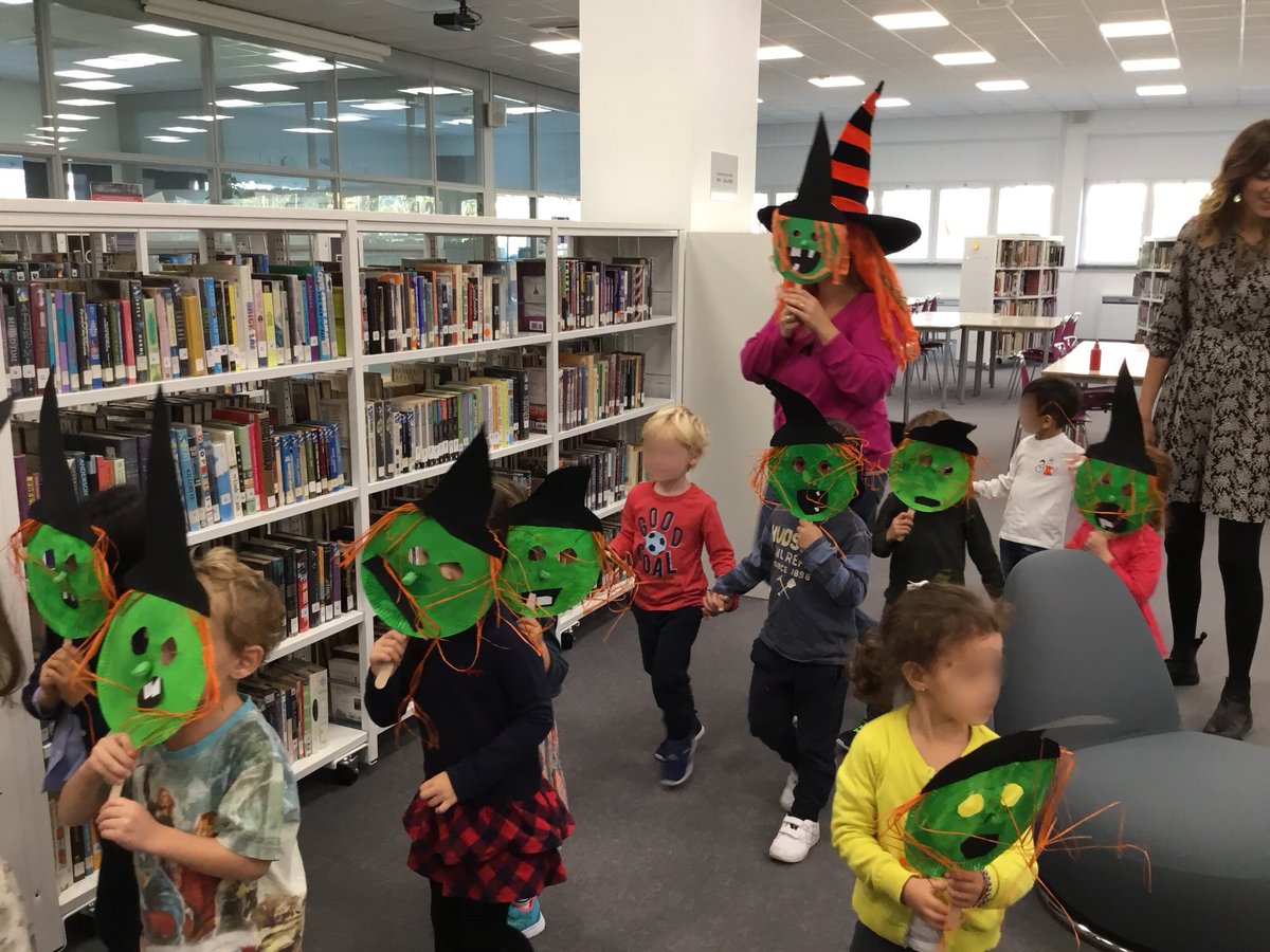 ASMLibrary's tweet photo. We had some spooky visitors in the library today...cackling witches and creepy clowns! @ASMilan #HappyHalloween #read #evencreepyclownsread https://t.co/l1ETo6vGSY