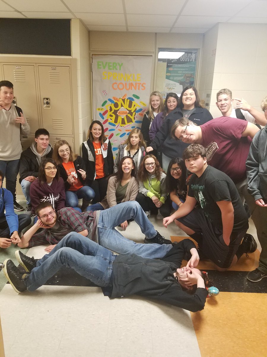 MrsJones_DNH's tweet photo. Antibullying campaign with Freshman START. #EverySprinkleCounts #DonutBully https://t.co/WSH0lLjeEk
