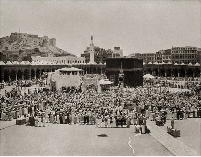Awter9's tweet photo. صورة للمسجد الحرام تم التقاطها عام 1885 م https://t.co/c9lLt9zreM